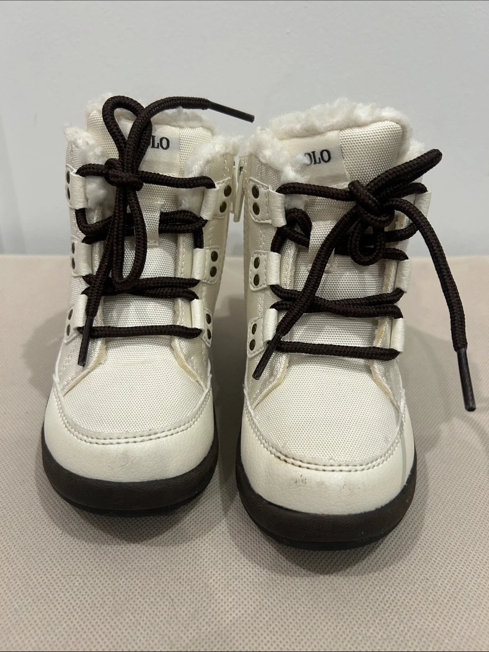 Polo Ralph Lauren Girl’s snow boots featuring a white nylon upper, Size 8